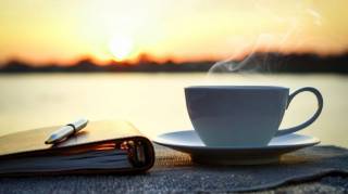 Routine matinale : la check-list indispensable pour bien d&eacute;marrer sa journ&eacute;e