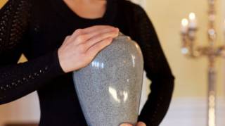 Voici ce que vous avez le droit de faire avec les cendres d'un d&eacute;funt