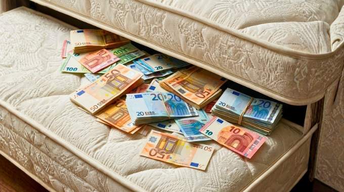 Combien d'argent liquide peut-on l&eacute;galement avoir sur soi ou chez soi