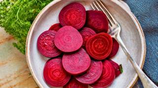 Des m&eacute;decins r&eacute;v&egrave;lent ce qui se passe dans votre corps quand vous mangez des betteraves