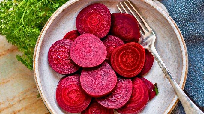 Des m&eacute;decins r&eacute;v&egrave;lent ce qui se passe dans votre corps quand vous mangez des betteraves