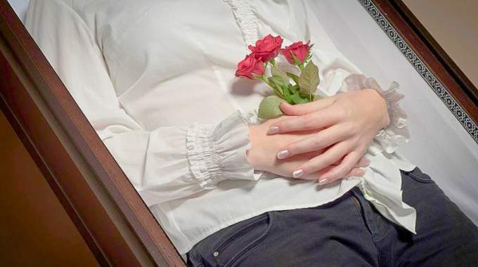 Ne portez jamais les v&ecirc;tements d'une personne d&eacute;c&eacute;d&eacute;e sans savoir &ccedil;a