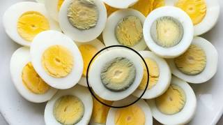 Si vos &oelig;ufs pr&eacute;sentent un anneau vert autour du jaune voici la signification