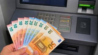 Dites adieu &agrave; la carte bancaire : la nouvelle fa&ccedil;on de retirer vos esp&egrave;ces arrive partout en France