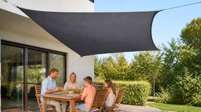 Dites adieu au parasol : cet accessoire Lidl &agrave; 2199&euro; va sauver vos repas de famille du soleil cet &eacute;t&eacute;