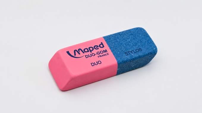 Je fais partie de la team qui pensait que la partie bleue de la gomme servait &agrave; effacer le stylo