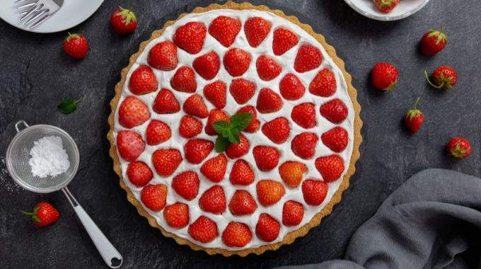 Mes invit&eacute;s ont cru que je l&rsquo;avais achet&eacute;e en p&acirc;tisserie : la meilleure recette de tarte aux fraises pour le printemps