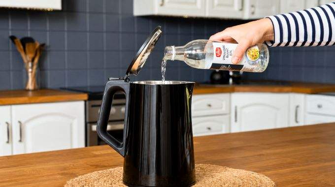 Quelle est la diff&eacute;rence entre le vinaigre blanc le vinaigre m&eacute;nager et le vinaigre d'alcool