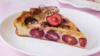 Clafoutis aux cerises : l'astuce de cuisson de 5 minutes pour ne plus jamais retrouver les fruits au fond du plat