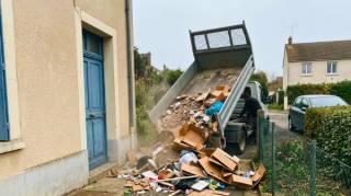 Exasp&eacute;r&eacute; par les d&eacute;p&ocirc;ts sauvages un maire de l'Indre renvoie les d&eacute;chets devant le domicile de leur auteur