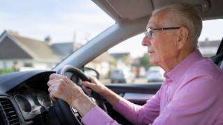 Renouvellement de permis : lev&eacute;e de la limite d'&acirc;ge : trop de personnes sont interdits de rouler sans le savoir