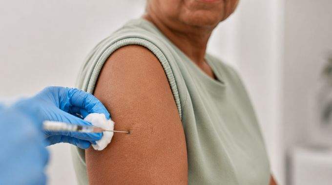 Sant&eacute; des plus de 65 ans : deux nouveaux vaccins bient&ocirc;t obligatoires ?
