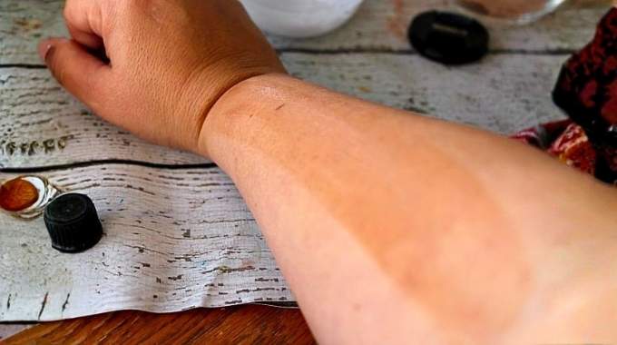 Un autobronzant naturel fait maison pour sublimer votre peau en 3 &eacute;tapes