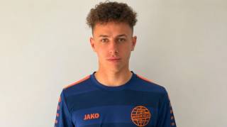 Un footballeur de 19 ans meurt noy&eacute; dans l&rsquo;acide de son estomac au t&eacute;l&eacute;phone avec sa m&egrave;re