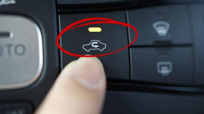 Un policier m'a appris &ccedil;a Beaucoup de conducteurs ignorent quand utiliser ce bouton essentiel