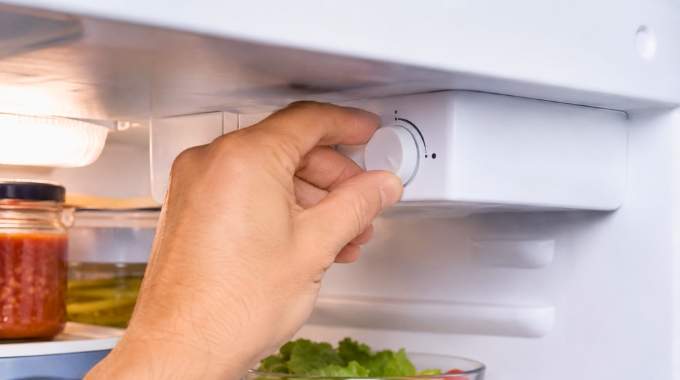 Vous gaspillez de l&rsquo;&eacute;nergie sans le savoir : voici la temp&eacute;rature id&eacute;ale du frigo pour &eacute;conomiser en p&eacute;riode de canicule