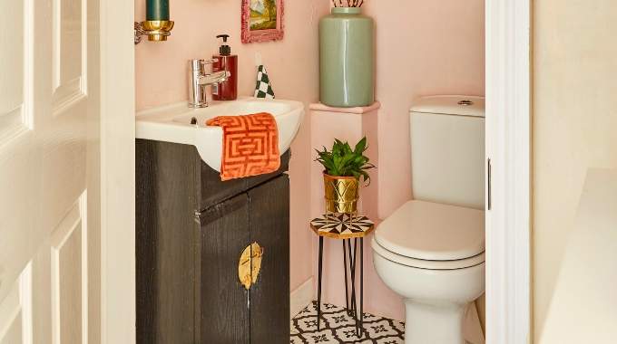 WC sans fen&ecirc;tre : ces astuces simples &eacute;liminent enfin les mauvaises odeurs