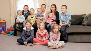 &Agrave; seulement 29 ans cette m&egrave;re de 13 enfants per&ccedil;oit 47 000 &euro; d&rsquo;aides et ne regrette rien&hellip;