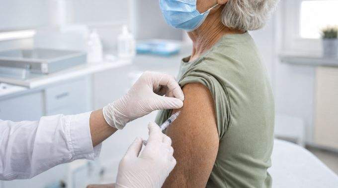 Ce vaccin test&eacute; sur des personnes de 70 ans ralentirait le vieillissement biologique de plusieurs ann&eacute;es selon cette &eacute;tude