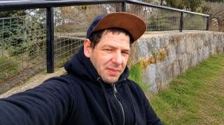 Cet homme qui a t*&eacute; un enfant a &eacute;t&eacute; poignard&eacute; 25 fois dans sa cellule de prison