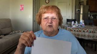 Je fais ce que je veux": &agrave; 96 ans elle s&egrave;me la zizanie dans son Ehpad avec des soir&eacute;es arros&eacute;es jusqu'&agrave; 1h du matin