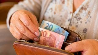 Le taux de pauvret&eacute; baisse significativement lors du d&eacute;part &agrave; la retraite