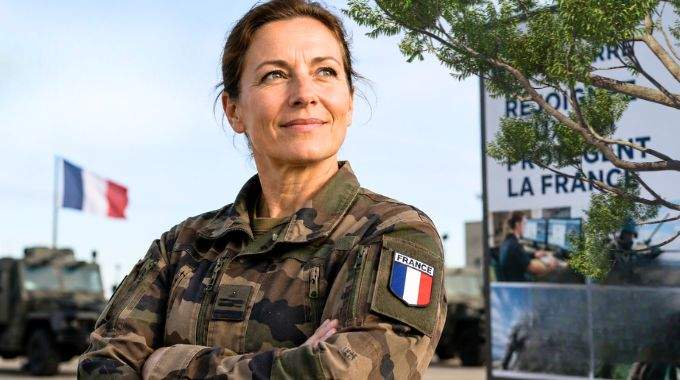 Plus de 3000 euros par mois" : L'Arm&eacute;e recrute massivement des femmes de plus de de 50 ans ces m&eacute;tiers sont tr&egrave;s recherch&eacute;s