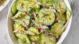 Salade de concombre qui br&ucirc;le la graisse du ventre  Ma m&egrave;re a perdu 25 kg en un mois