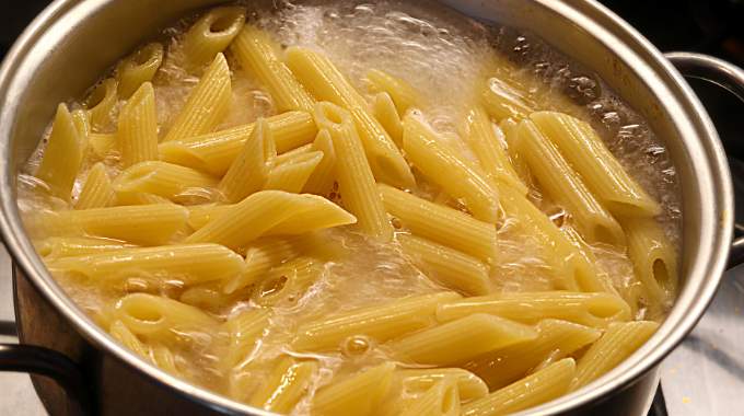 Arr&ecirc;tez de faire bouillir les p&acirc;tes dans une casserole alors qu'une alternative simple est plus rapide et plus facile