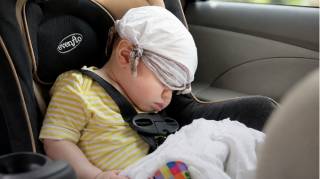En pleine canicule ils abandonnent leurs six enfants dans une voiture br&ucirc;lante et la raison choque les internautes