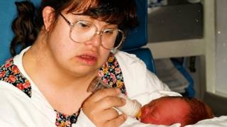 Les gens lui ont d&eacute;conseill&eacute;s d'avoir un enfant elle accouche d'un magnifique b&eacute;b&eacute; malgr&eacute; les critiques