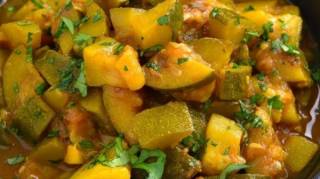 Recette facile et pas ch&egrave;re de curry de courgettes au lait de coco super cr&eacute;meux