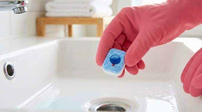 Voici pourquoi les pastilles pour lave-vaisselle devraient &ecirc;tre vos meilleures alli&eacute;es dans la salle de bain