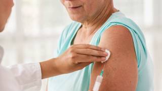 Sant&eacute; des plus de 65 ans : deux nouveaux vaccins bient&ocirc;t obligatoires