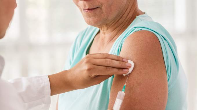Sant&eacute; des plus de 65 ans : deux nouveaux vaccins bient&ocirc;t obligatoires
