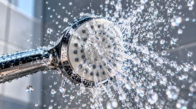 Les 3 meilleurs pommeaux de douche qui vous font &eacute;conomiser de l&rsquo;eau &agrave; la maison et baisser vos factures