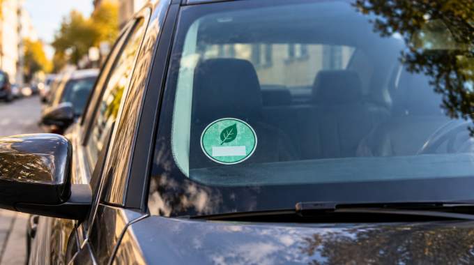 Retour de la vignette automobile : elle va vous co&ucirc;ter entre 30 et 900 euros par an selon vos revenus