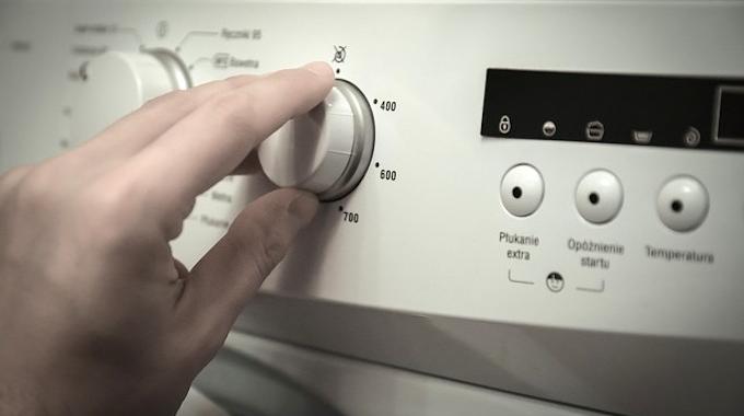 14 Astuces Pour Économiser de l'Argent à Chaque Lavage en Machine.