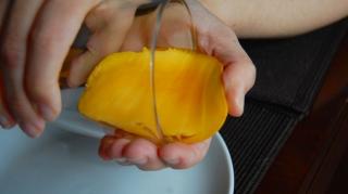 comment decouper et eplucher mangue