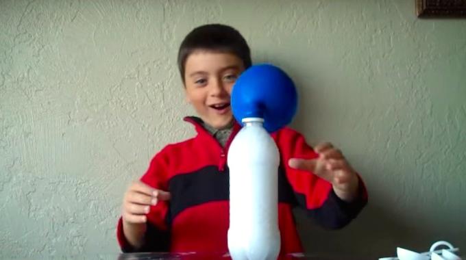 L'Astuce Magique Pour Gonfler un Ballon avec du Bicarbonate. Incroyable.