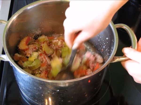décaper casserole brulée avec rhubarbe