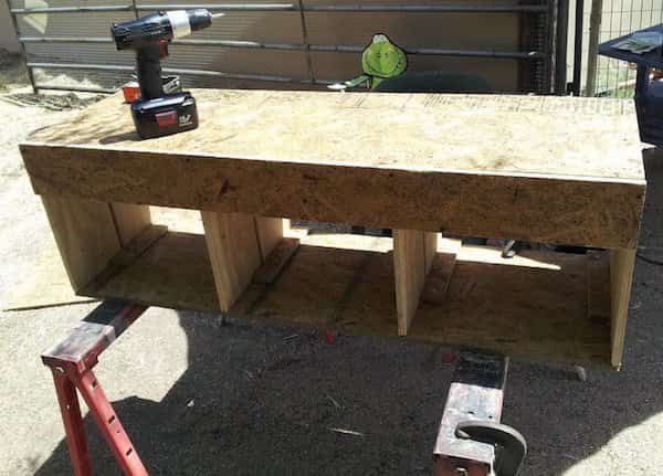 faire un nichoir pour poule en bois