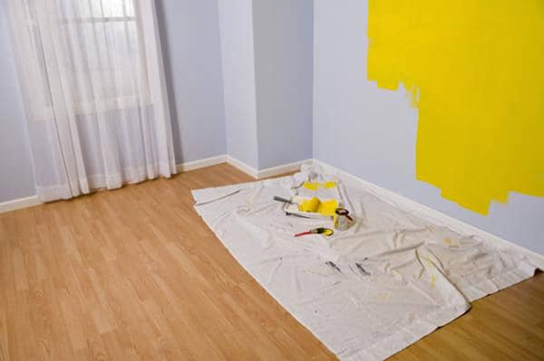 Utilisez drap pour protéger le sol