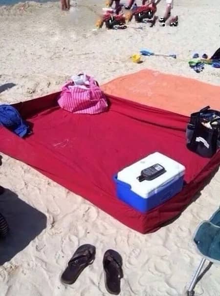 un drap de plage pour ne pas avoir de sable