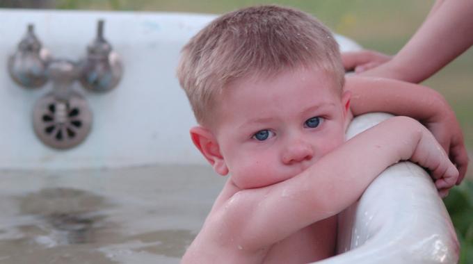 Comment Protéger Facilement les Yeux de vos Enfants dans le Bain ?