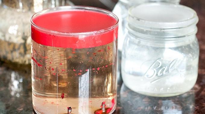 Comment enlever de la cire de bougie sur du verre ?