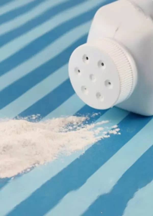 utilisez du talc pour enlever le sable 