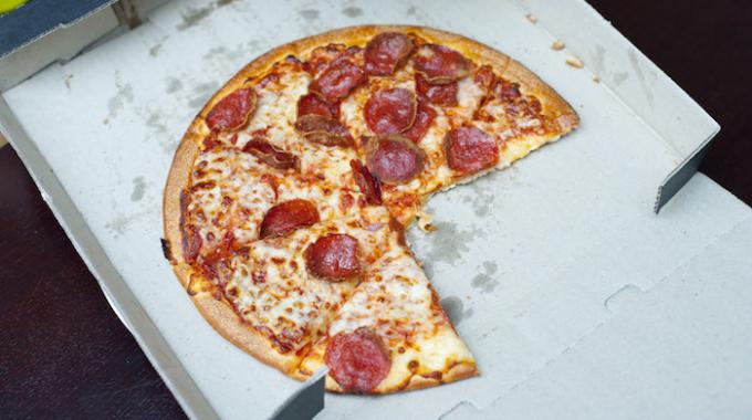 Pizza à Emporter : L'Astuce Pour Garder Votre Pizza Chaude.