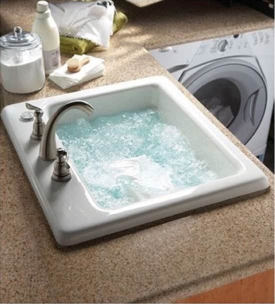 Mettez un lavabo dans la buanderie pour laver vêtements délicats