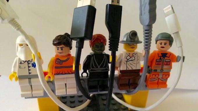 Utilisez des Legos Pour Tenir Vos Câbles et les Retrouver Facilement.